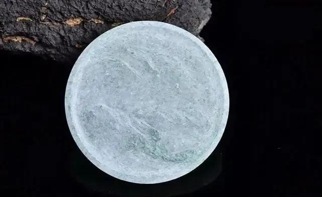 翡翠手镯芯变龙牌的简单介绍-第4张图片-翡翠网 翡翠手镯芯变龙牌的简单介绍-第4张图片-翡翠网