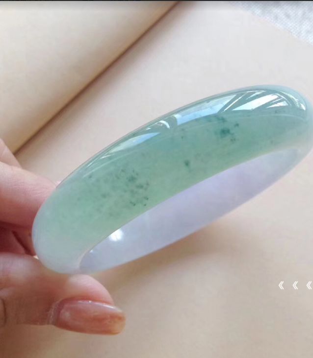 翡翠手镯不带怎么保存的简单介绍-第1张图片-翡翠网 翡翠手镯不带怎么保存的简单介绍-第1张图片-翡翠网