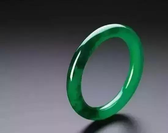 亿元翡翠手镯的简单介绍-第6张图片-翡翠网 亿元翡翠手镯的简单介绍-第6张图片-翡翠网