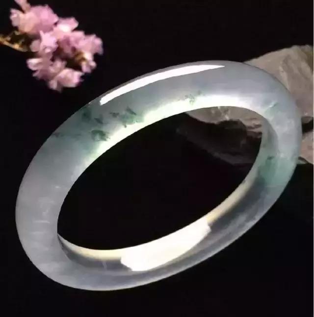 亿元翡翠手镯的简单介绍-第10张图片-翡翠网 亿元翡翠手镯的简单介绍-第10张图片-翡翠网
