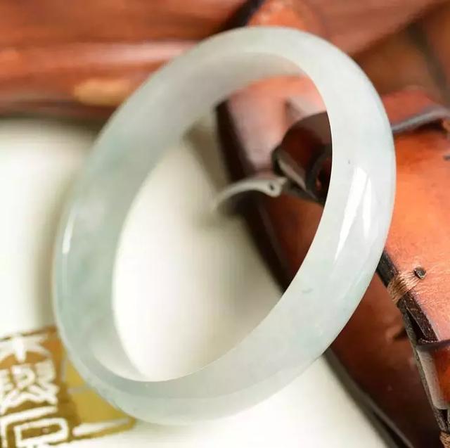 亿元翡翠手镯的简单介绍-第12张图片-翡翠网 亿元翡翠手镯的简单介绍-第12张图片-翡翠网