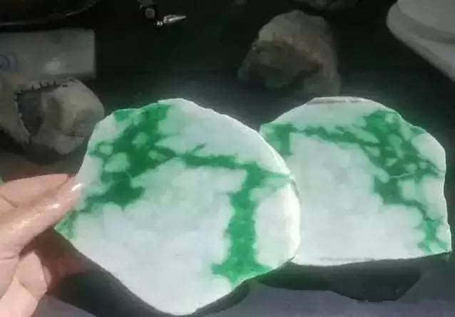 翡翠原石知识介绍视频的简单介绍-第1张图片-翡翠网 翡翠原石知识介绍视频的简单介绍-第1张图片-翡翠网