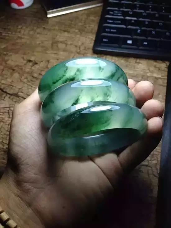 包含冰翡翠原石手镯的词条-第1张图片-翡翠网 包含冰翡翠原石手镯的词条-第1张图片-翡翠网