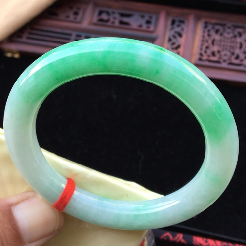 包含三色糯种翡翠手镯的词条-第2张图片-翡翠网 包含三色糯种翡翠手镯的词条-第2张图片-翡翠网