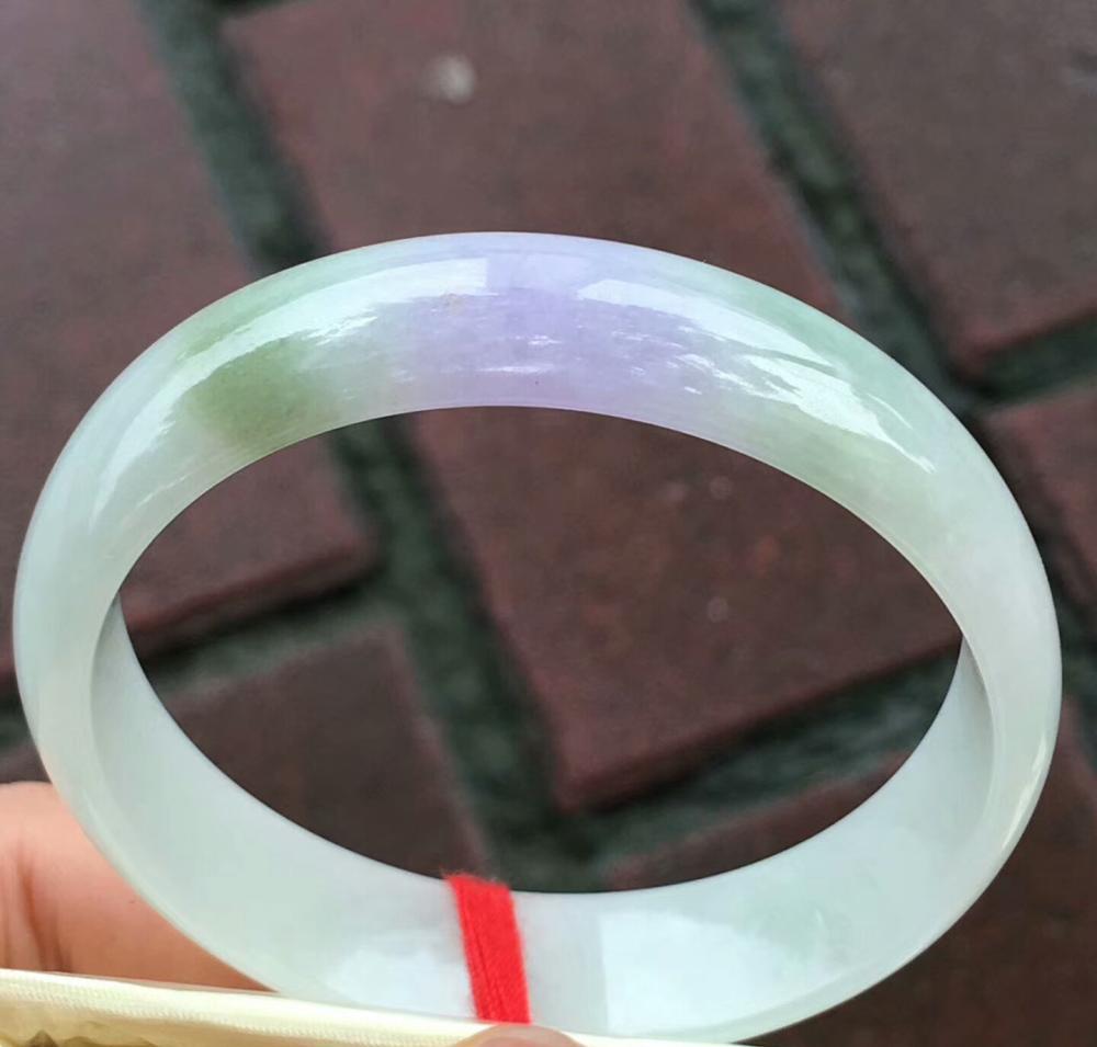 翡翠镯子里面有绿点儿,翡翠手镯上面有很多小亮点-第1张图片-翡翠网 翡翠镯子里面有绿点儿,翡翠手镯上面有很多小亮点-第1张图片-翡翠网