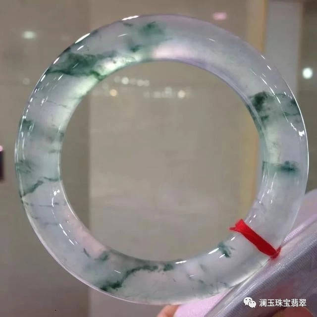 翡翠镯子里面有绿点儿,翡翠手镯上面有很多小亮点-第2张图片-翡翠网 翡翠镯子里面有绿点儿,翡翠手镯上面有很多小亮点-第2张图片-翡翠网