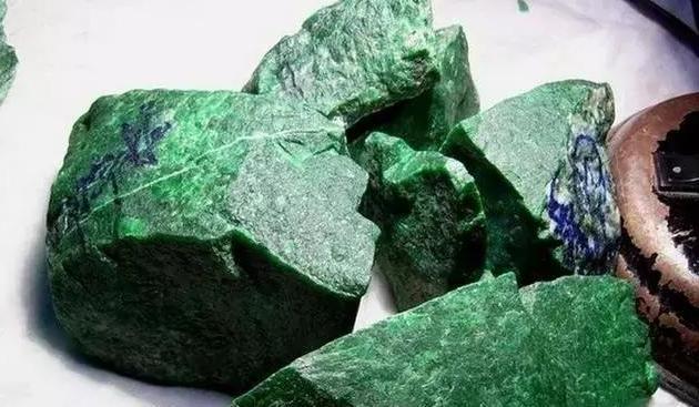 辽源买翡翠原石的简单介绍-第2张图片-翡翠网 辽源买翡翠原石的简单介绍-第2张图片-翡翠网