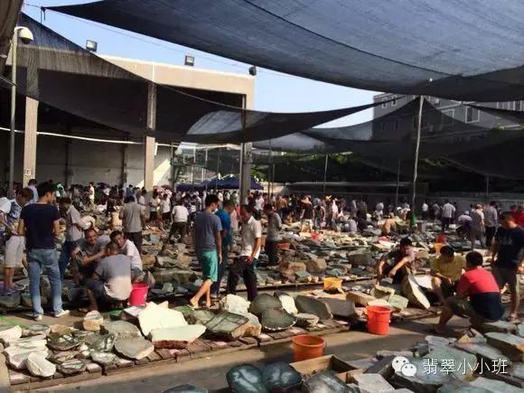 翡翠原石翻砂价格的简单介绍-第1张图片-翡翠网 翡翠原石翻砂价格的简单介绍-第1张图片-翡翠网