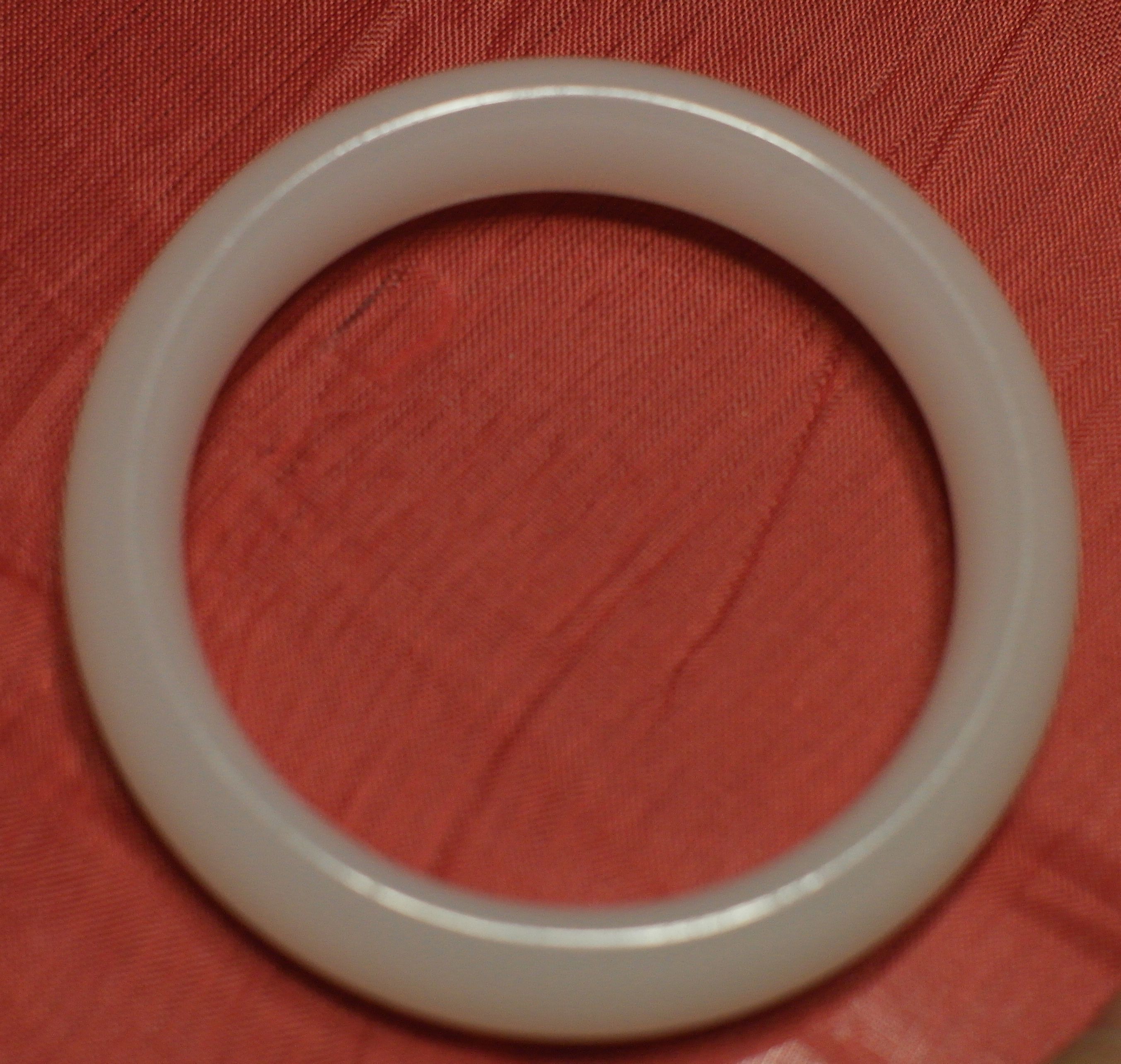 关于翡翠手镯发灰图片的信息-第1张图片-翡翠网 关于翡翠手镯发灰图片的信息-第1张图片-翡翠网