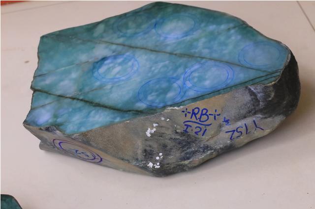 关于3万的糯种翡翠手镯的信息-第4张图片-翡翠网 关于3万的糯种翡翠手镯的信息-第4张图片-翡翠网