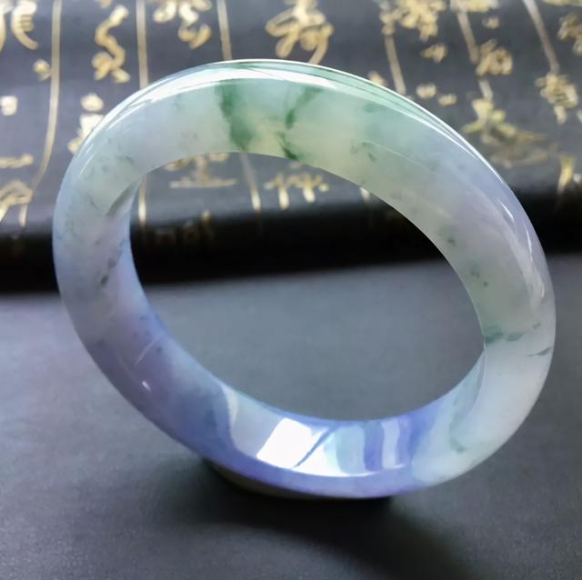 关于3万的糯种翡翠手镯的信息-第7张图片-翡翠网 关于3万的糯种翡翠手镯的信息-第7张图片-翡翠网