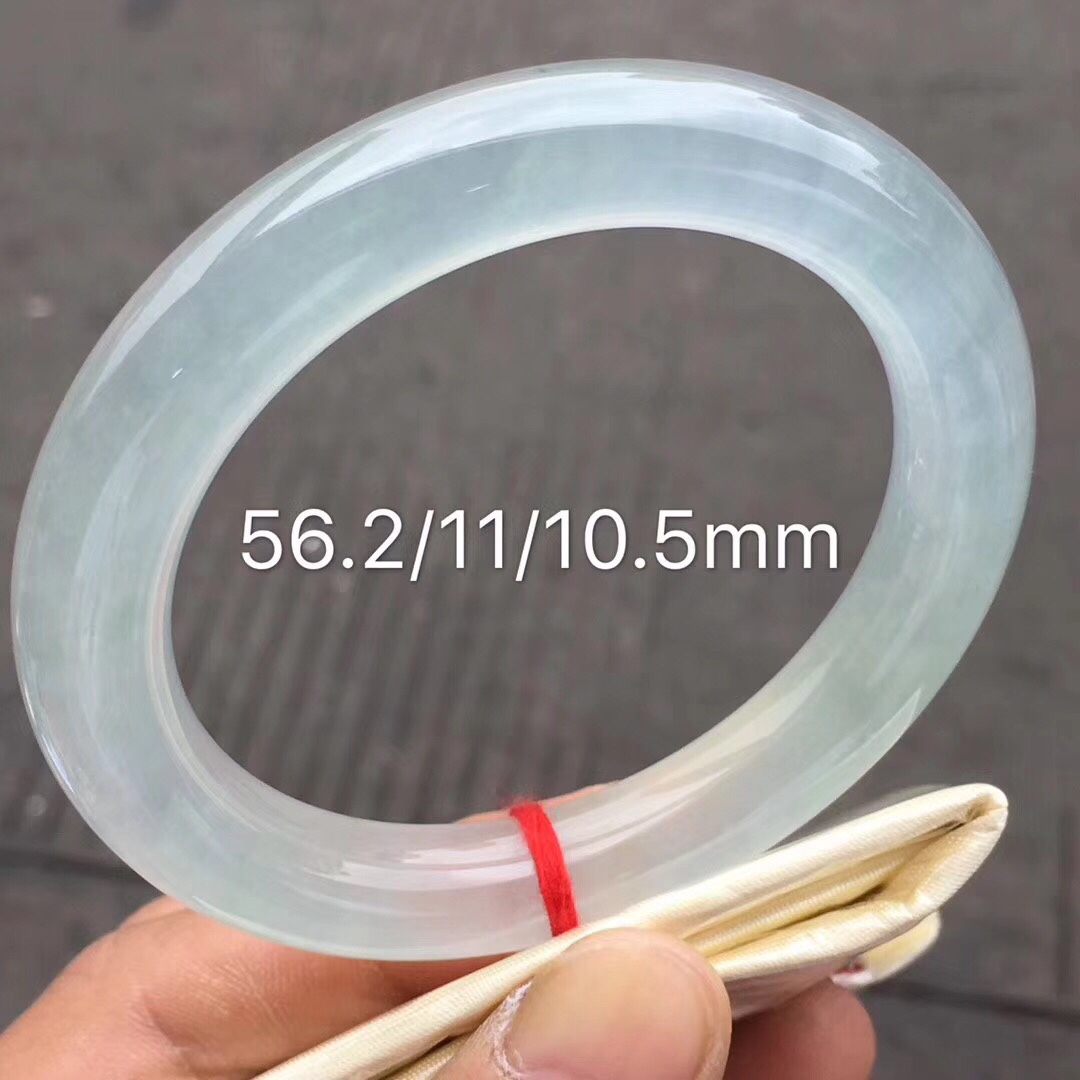 手镯圆条好看还是常规好看,翡翠手镯圆条好还是正圈好-第2张图片-翡翠网 手镯圆条好看还是常规好看,翡翠手镯圆条好还是正圈好-第2张图片-翡翠网