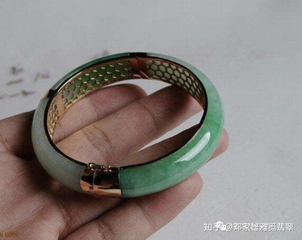 翡翠手镯修补的简单介绍-第1张图片-翡翠网 翡翠手镯修补的简单介绍-第1张图片-翡翠网