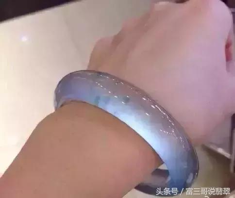 关于翡翠鸳鸯手镯属于什么鉴定的信息-第16张图片-翡翠网 关于翡翠鸳鸯手镯属于什么鉴定的信息-第16张图片-翡翠网