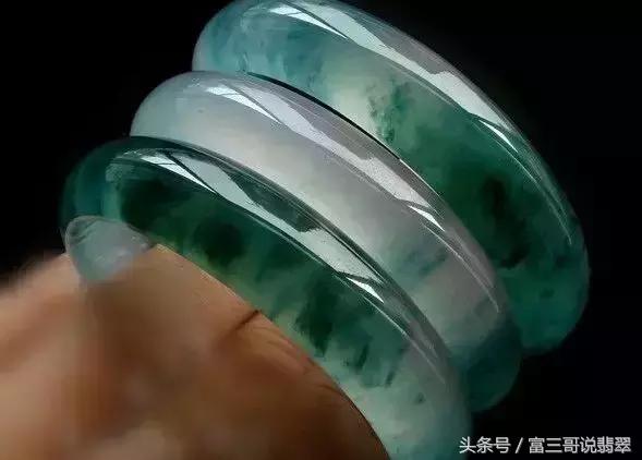 关于翡翠鸳鸯手镯属于什么鉴定的信息-第17张图片-翡翠网 关于翡翠鸳鸯手镯属于什么鉴定的信息-第17张图片-翡翠网