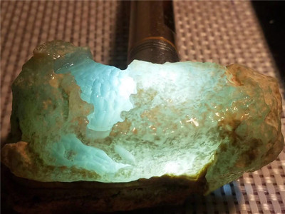 关于翡翠原石开窗能堵满吗的信息-第1张图片-翡翠网 关于翡翠原石开窗能堵满吗的信息-第1张图片-翡翠网