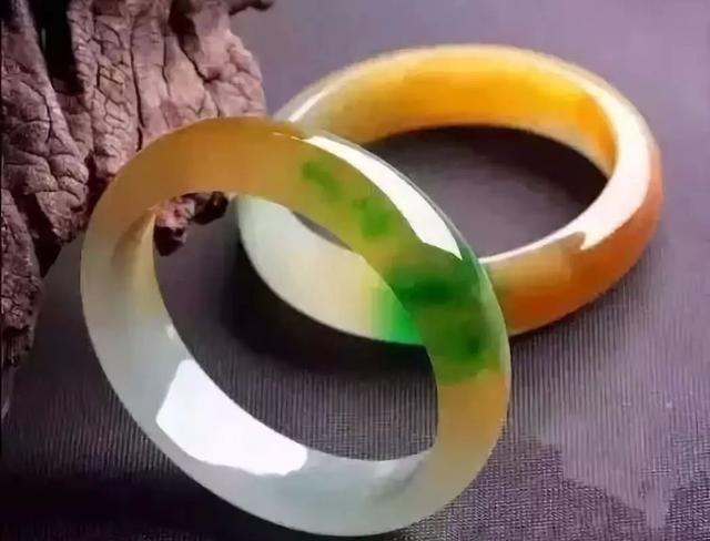 三彩翡翠手镯的简单介绍-第3张图片-翡翠网 三彩翡翠手镯的简单介绍-第3张图片-翡翠网