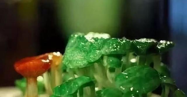 三彩翡翠手镯的简单介绍-第8张图片-翡翠网 三彩翡翠手镯的简单介绍-第8张图片-翡翠网