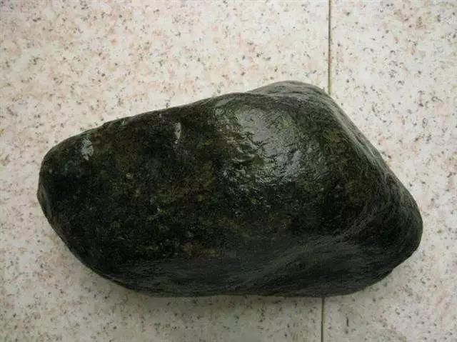 关于翡翠原石有哪些皮壳类型的信息-第12张图片-翡翠网 关于翡翠原石有哪些皮壳类型的信息-第12张图片-翡翠网