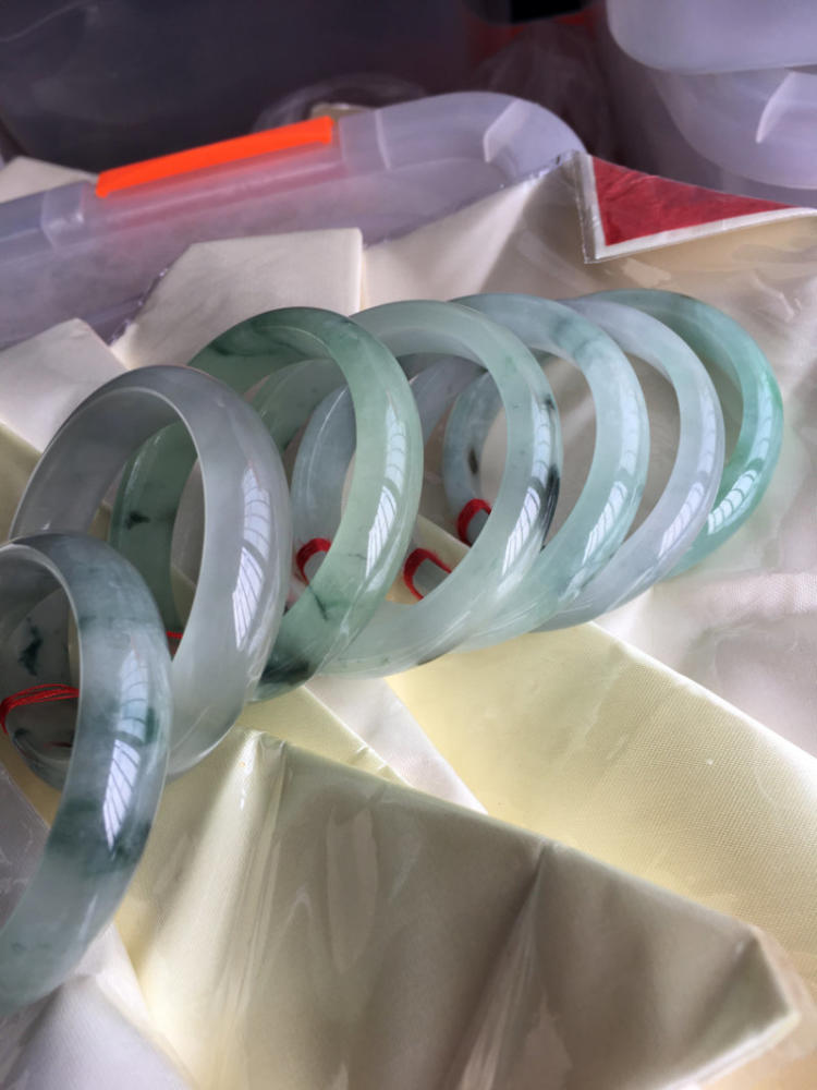 关于翡翠手镯批发市场的信息-第1张图片-翡翠网 关于翡翠手镯批发市场的信息-第1张图片-翡翠网