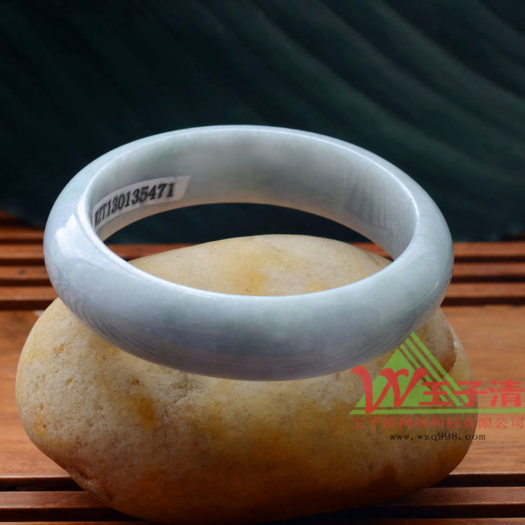 关于豆种翡翠手镯价格的信息-第2张图片-翡翠网 关于豆种翡翠手镯价格的信息-第2张图片-翡翠网