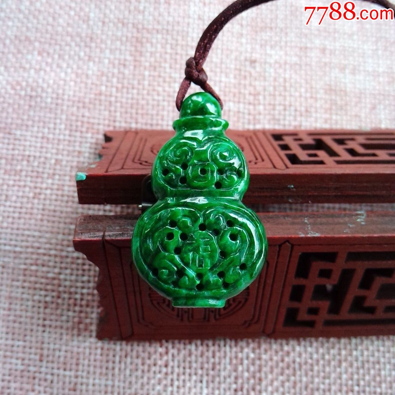 花青翡翠吊坠价格的简单介绍-第2张图片-翡翠网 花青翡翠吊坠价格的简单介绍-第2张图片-翡翠网