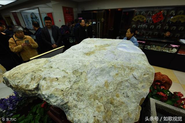 几十万的翡翠原石是什么样的的简单介绍-第6张图片-翡翠网 几十万的翡翠原石是什么样的的简单介绍-第6张图片-翡翠网