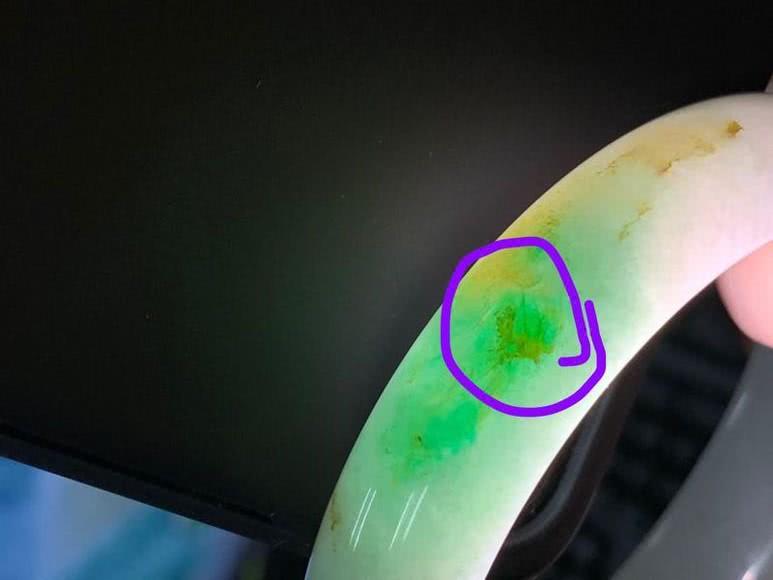 玉裂了代表什么预兆翡翠手镯碎了什么预兆-第1张图片-翡翠网 玉裂了代表什么预兆翡翠手镯碎了什么预兆-第1张图片-翡翠网