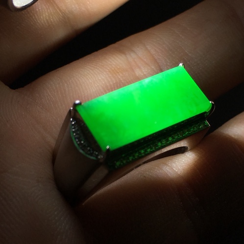 关于男人喜欢翡翠手镯吗的信息-第1张图片-翡翠网 关于男人喜欢翡翠手镯吗的信息-第1张图片-翡翠网