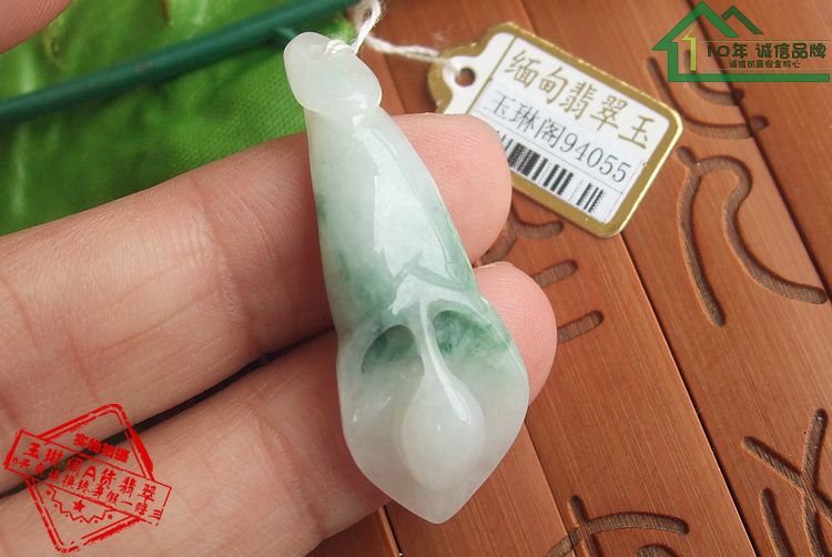 关于翡翠玉兰花吊坠的价格的信息-第1张图片-翡翠网 关于翡翠玉兰花吊坠的价格的信息-第1张图片-翡翠网