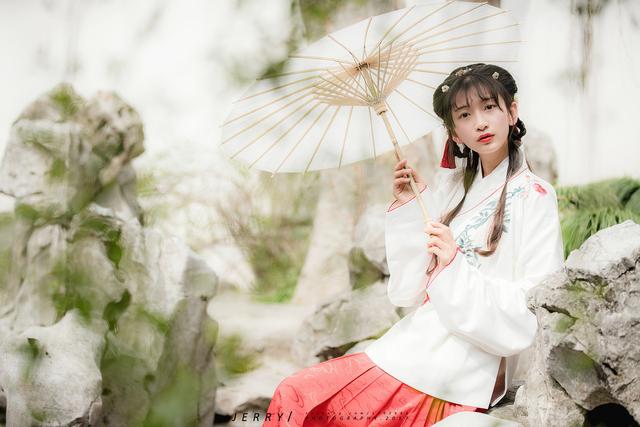 关于翡翠手镯要戴在哪个手的信息-第1张图片-翡翠网 关于翡翠手镯要戴在哪个手的信息-第1张图片-翡翠网