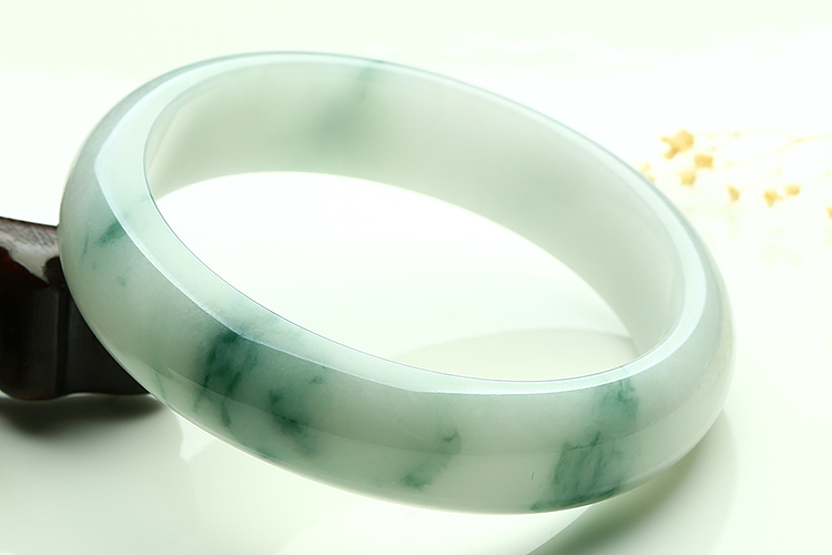 包含冰种淡绿翡翠手镯的词条-第1张图片-翡翠网 包含冰种淡绿翡翠手镯的词条-第1张图片-翡翠网