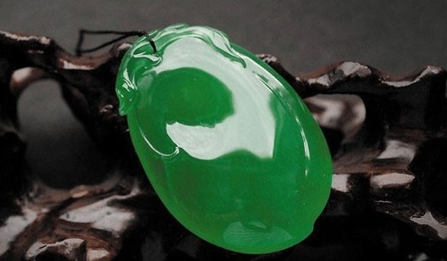 关于翡翠专业知识问答的信息-第1张图片-翡翠网 关于翡翠专业知识问答的信息-第1张图片-翡翠网