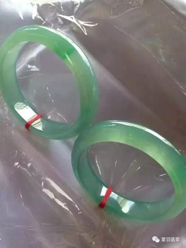 包含翡翠手镯里面的结晶体的词条-第1张图片-翡翠网 包含翡翠手镯里面的结晶体的词条-第1张图片-翡翠网