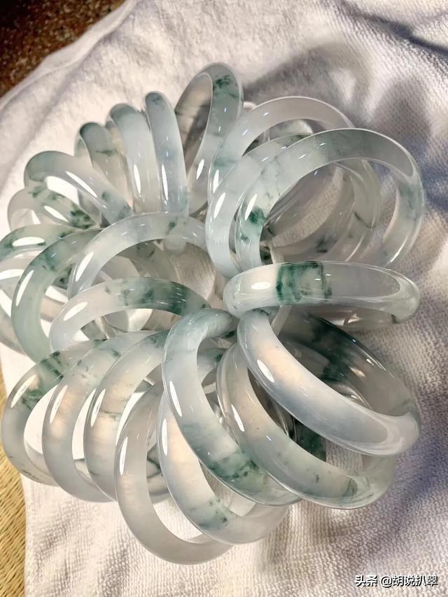 翡翠手镯平洲的简单介绍-第12张图片-翡翠网 翡翠手镯平洲的简单介绍-第12张图片-翡翠网