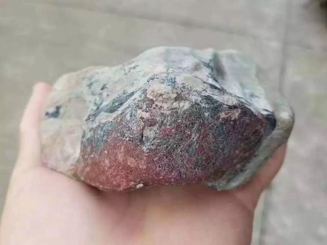 清代翡翠原石纹理的简单介绍-第1张图片-翡翠网 清代翡翠原石纹理的简单介绍-第1张图片-翡翠网