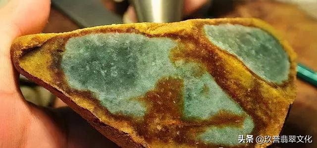 翡翠原石 黑线玉镯黑线-第1张图片-翡翠网 翡翠原石 黑线玉镯黑线-第1张图片-翡翠网