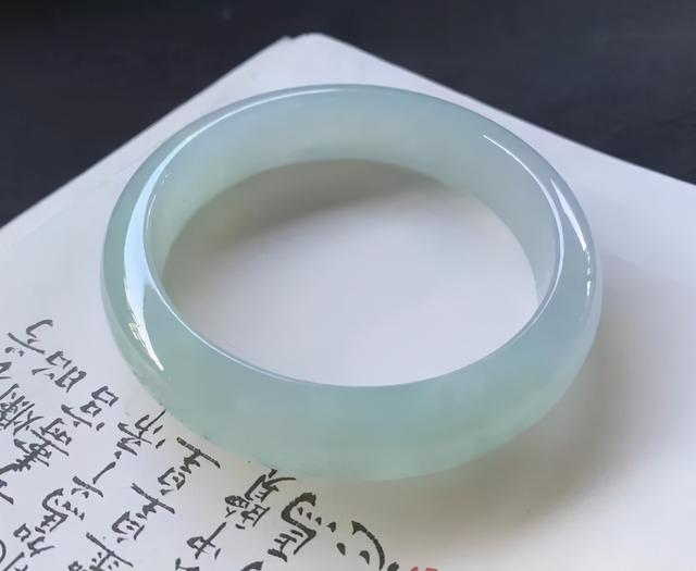 翡翠手镯什么形状的好的简单介绍-第1张图片-翡翠网 翡翠手镯什么形状的好的简单介绍-第1张图片-翡翠网