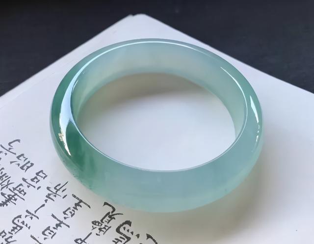 翡翠手镯什么形状的好的简单介绍-第3张图片-翡翠网 翡翠手镯什么形状的好的简单介绍-第3张图片-翡翠网