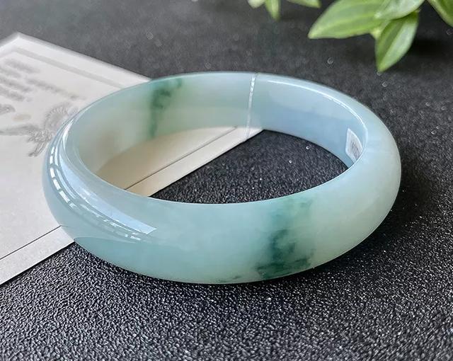 翡翠手镯什么形状的好的简单介绍-第4张图片-翡翠网 翡翠手镯什么形状的好的简单介绍-第4张图片-翡翠网