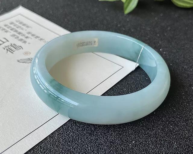 翡翠手镯什么形状的好的简单介绍-第5张图片-翡翠网 翡翠手镯什么形状的好的简单介绍-第5张图片-翡翠网