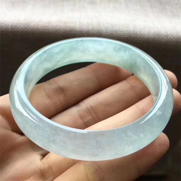 怎么销售翡翠手镯的简单介绍-第1张图片-翡翠网 怎么销售翡翠手镯的简单介绍-第1张图片-翡翠网