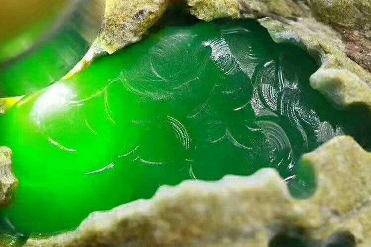 翡翠和玉哪个更值钱的简单介绍-第1张图片-翡翠网 翡翠和玉哪个更值钱的简单介绍-第1张图片-翡翠网