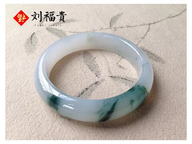 翡翠手镯色根的简单介绍-第2张图片-翡翠网 翡翠手镯色根的简单介绍-第2张图片-翡翠网