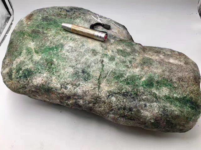 翡翠手镯色根的简单介绍-第3张图片-翡翠网 翡翠手镯色根的简单介绍-第3张图片-翡翠网