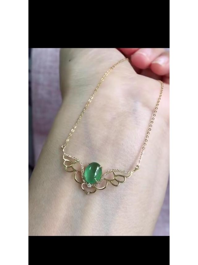 翡翠手镯厚度标准的简单介绍-第1张图片-翡翠网 翡翠手镯厚度标准的简单介绍-第1张图片-翡翠网