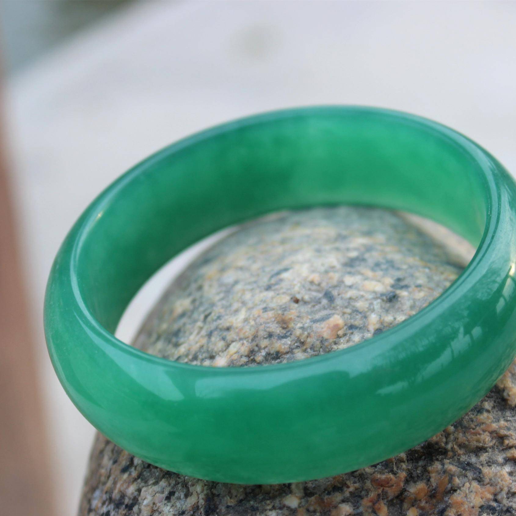 关于翡翠油青手镯多少钱的信息-第1张图片-翡翠网 关于翡翠油青手镯多少钱的信息-第1张图片-翡翠网