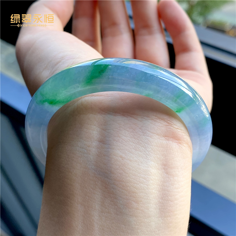 普通人戴翡翠手镯图片翡翠手镯正品-第2张图片-翡翠网 普通人戴翡翠手镯图片翡翠手镯正品-第2张图片-翡翠网