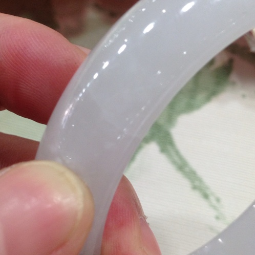 翡翠手镯有裂纹的简单介绍-第1张图片-翡翠网 翡翠手镯有裂纹的简单介绍-第1张图片-翡翠网