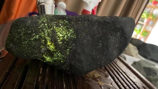 关于龙肯翡翠原石的信息-第2张图片-翡翠网 关于龙肯翡翠原石的信息-第2张图片-翡翠网